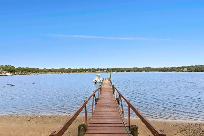 Large Waterfront Cottage on Historic Estate - Image 1