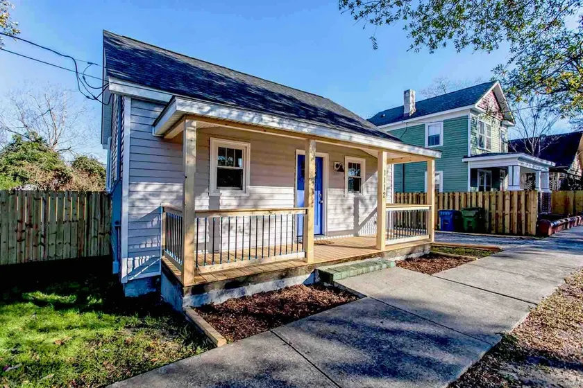 Downtown OneTree Bungalow-Walk to LiveOakPavilion - Image 1