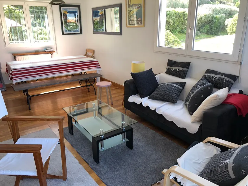 Seafront apartment - Image 1
