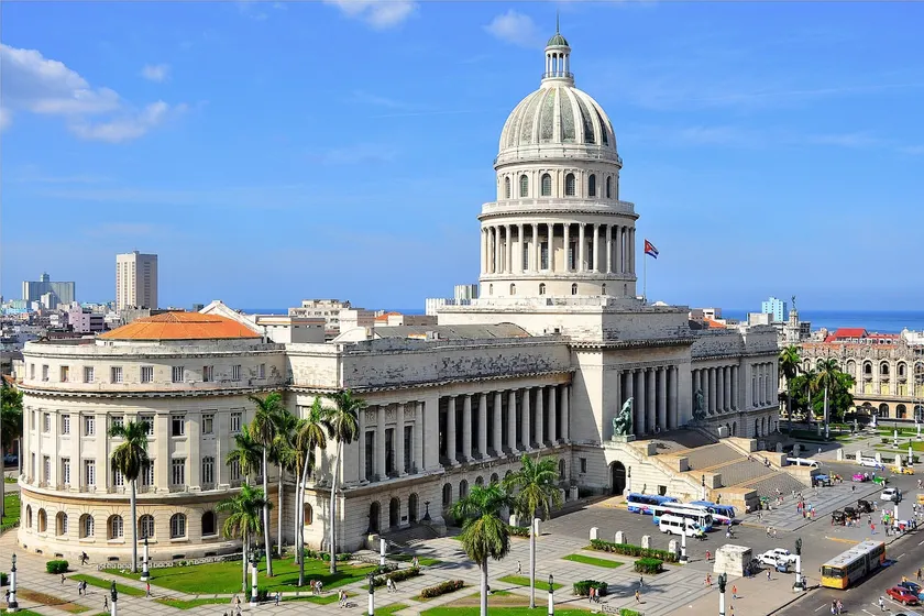 ROSE APARTMENT CENTRALLY LOCATED AT CENTER HAVANA - Image 1