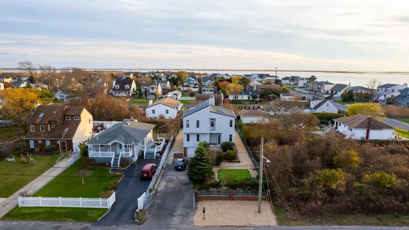 3 Story Beach Waterview, 3 KING bed, golf putting green! - Image 1