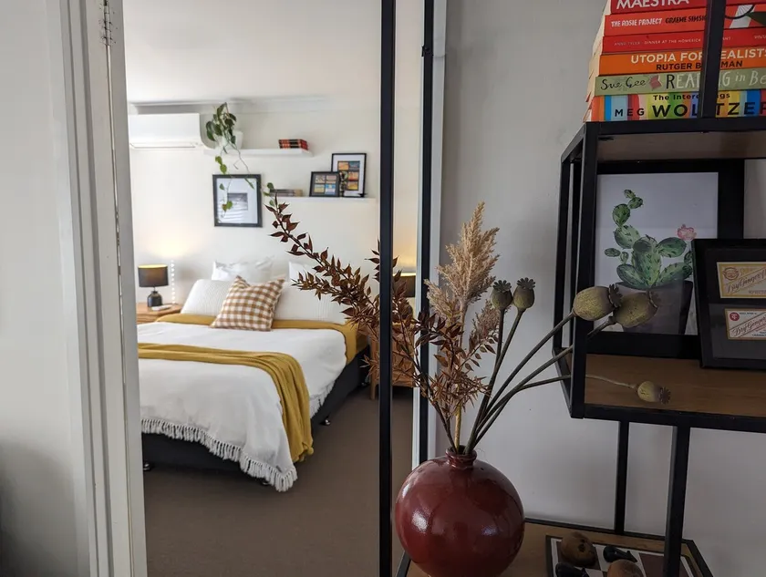 Central 2BR Apartment, just 2 blocks from Dean St - Image 1