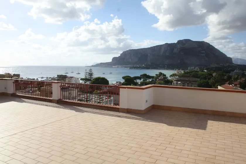 Villa Nice Mondello - Image 1