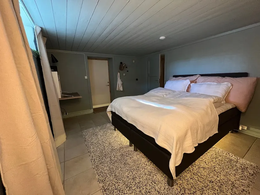 Small apartment on idyllic small farm by bathing water - Image 1