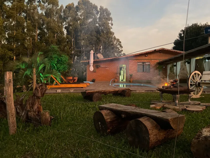 Ranch with swimming pool, fireplace 12 km from Treze Tílias - Image 1
