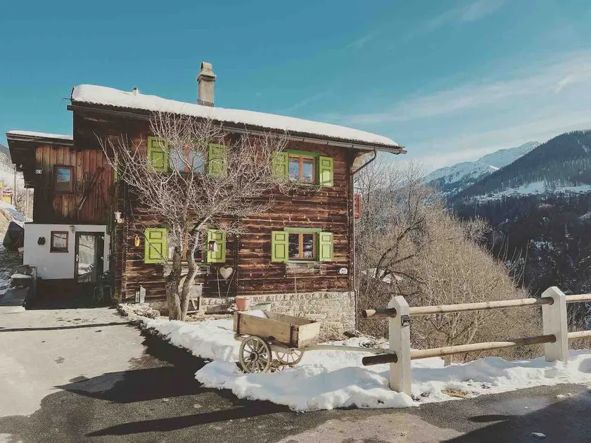 Chalet ”Bündnerhüsli” with 180-degree views - Image 1