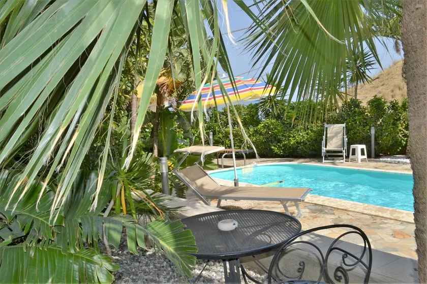 Villa Virginia – Ferienhaus mit Garten und Swimmingpool in Reggio Calabria - Image 1