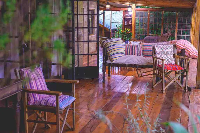 Chui Cottage with tennis facing Mt Kenya & near Ngare Ndare - Image 1