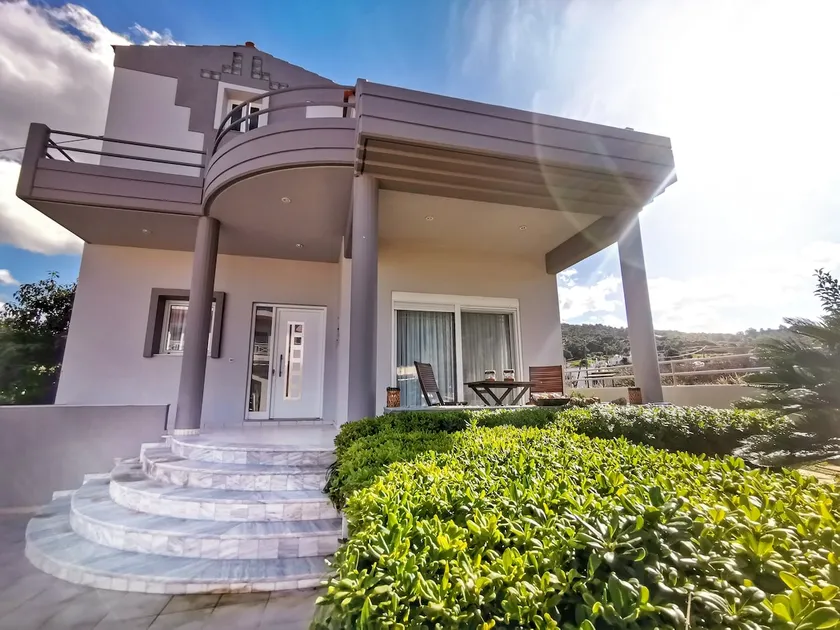 Spacious rustic villa in countryside - Image 1
