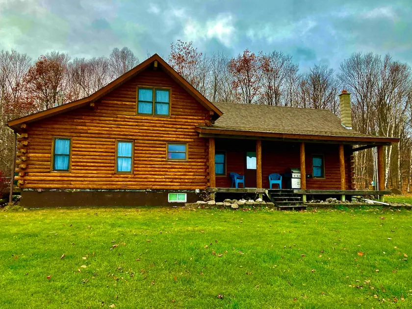 2BR 1.5BA Log Home on Garden Golf Course 7th Green - Image 1