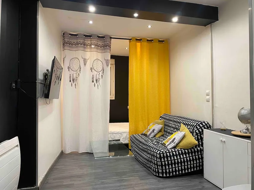 Modern studio in Villeurbanne - Image 1