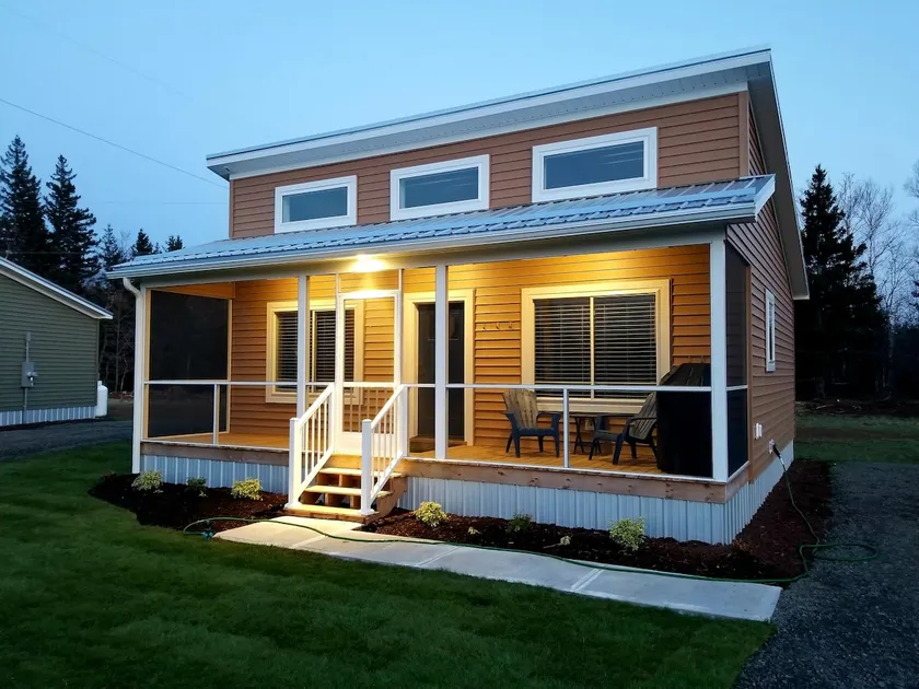 #6 The Golden Sunflower Cottage - Image 1