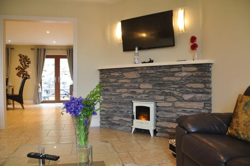 Luxury Dingle Home close to town center, 4 bedrooms - Image 1
