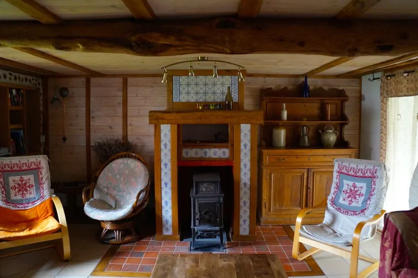 independent nature cottage in a renovated farmhouse. - Image 1