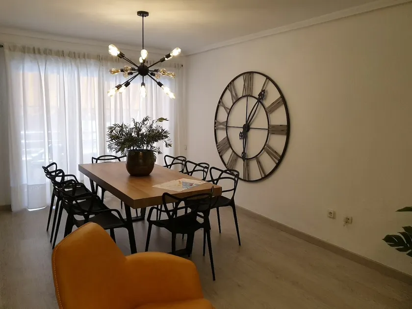 Spacious apartment in downtown Alicante - Image 1