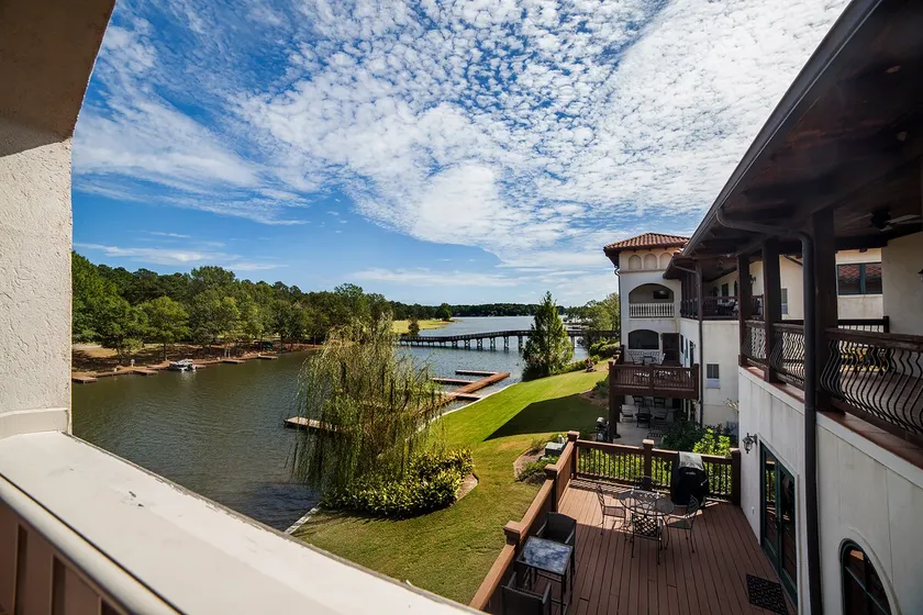 Lakefront Upper Level Villa in Cuscowilla (D-Unit) - Image 1