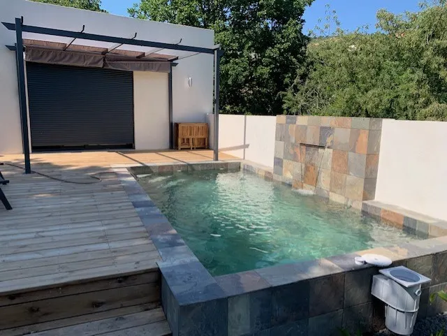Contemporary shed - Image 1
