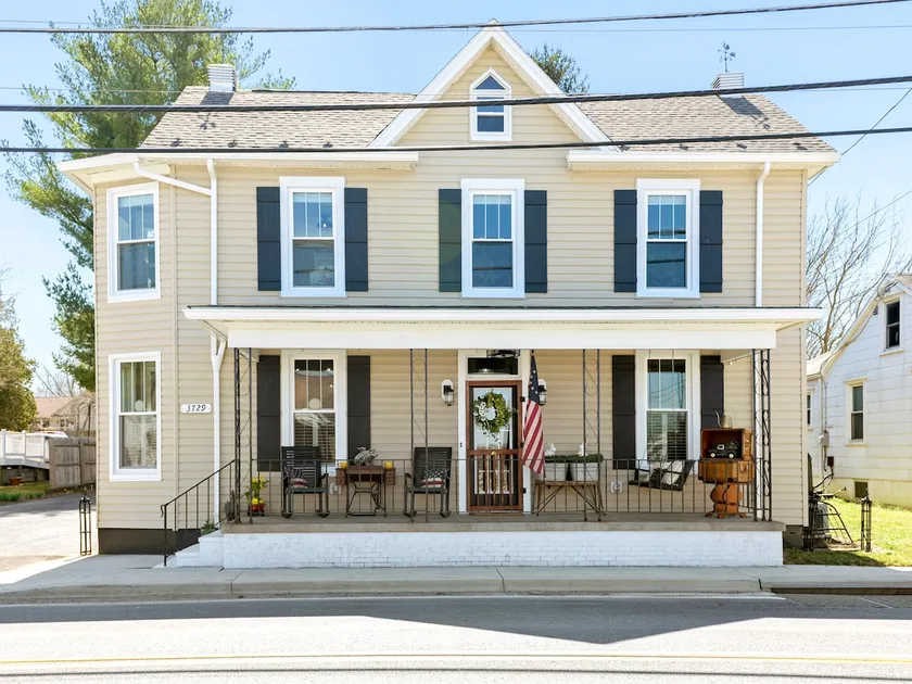 Welcome to the Rusty Rose-Restored Farmhouse feel in the heart of Jefferson, MD - Image 1