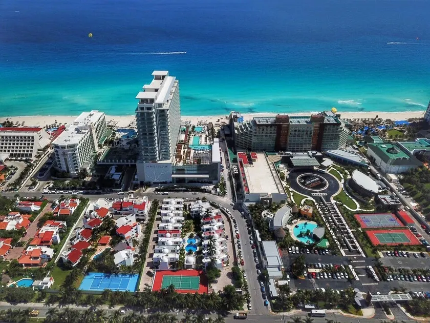 Miriam's Cancun Playa Ballenas Villa - Image 1