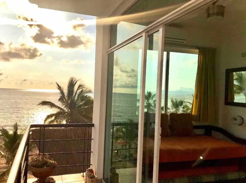 Beachfront Beautiful Bungalow - Image 1