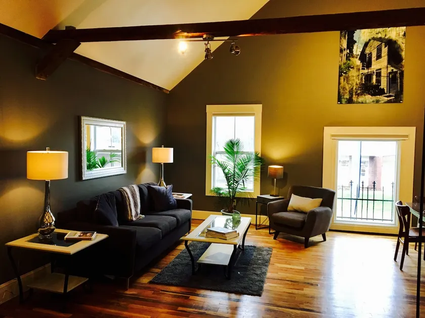 Tap House Loft~Sunny & Spacious, Private Hot Tub - Image 1