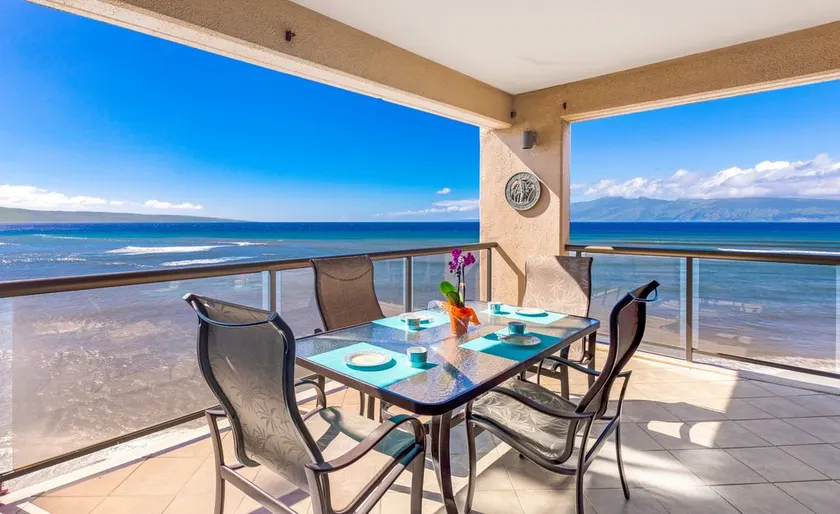 Panoramic Views right on a Sandy Swimmable Beach - Image 1