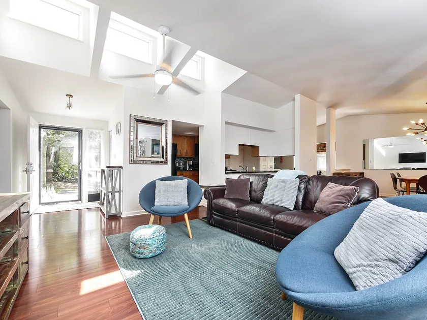 Modern, UNC CH Home3br/2ba 3 beds, 1king 2 queen 2 - Image 1