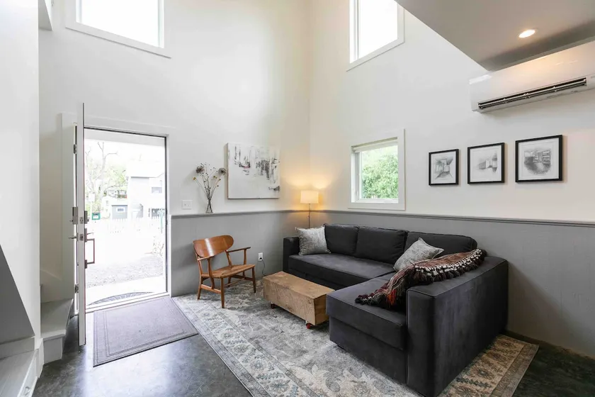 Delightful loft cottage in the heart of CVille - Image 1