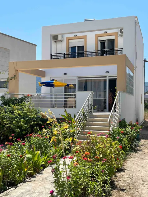 Kamari view House - Image 1