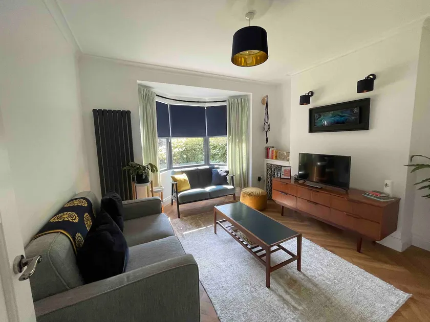Cheerful 2 bed house on Causeway Coastal Route with parking - Image 1