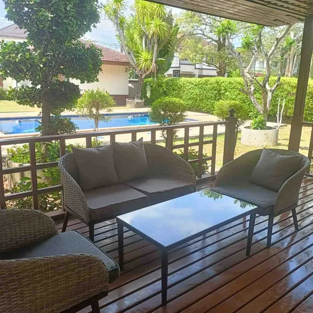 Cheerful 2 bedroom home with private pool. - Image 1