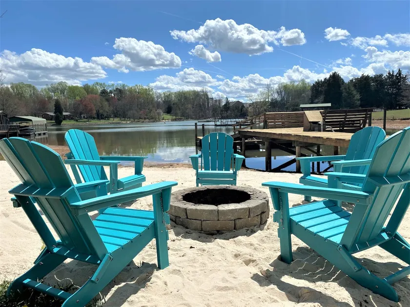 Private Beach Waterfront Home- Hot Tub-Kayaks-SUP - Image 1