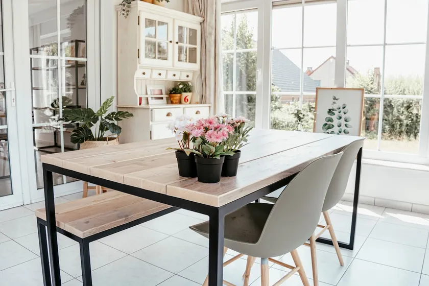 Spacious, bright house with beautiful veranda and garden - Image 1