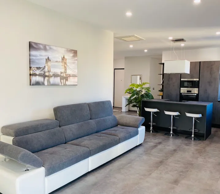 Modern Soverato Apartment - Image 1