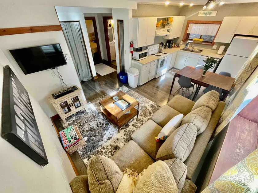 Downtown Digs (3 blocks from the center of DT) - Image 1