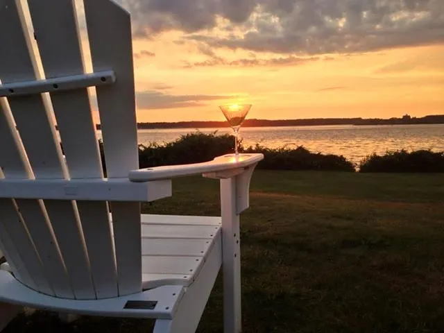 Jamestown Conanicut Island Retreat - The Island Life! - Image 1
