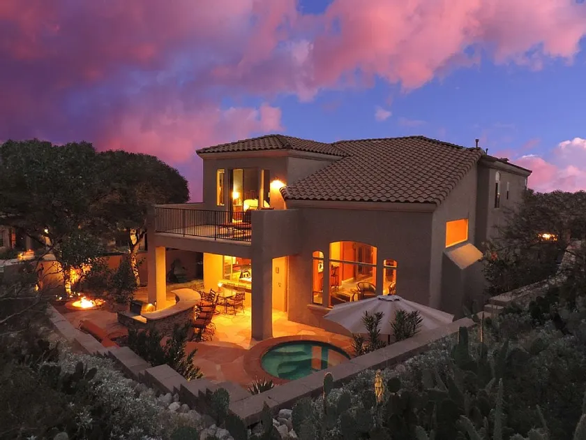 Gorgeous Private Luxury Home City & Mountain views - Image 1