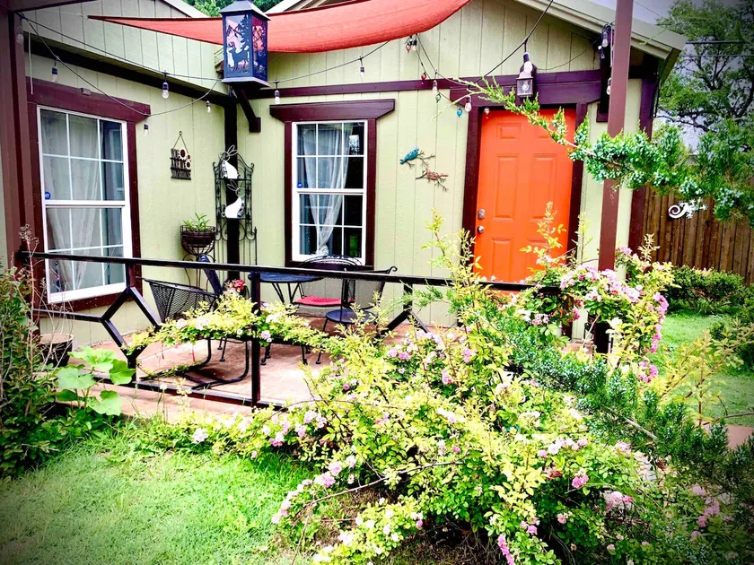 Downtown Enclave Updated Guest House - Image 1