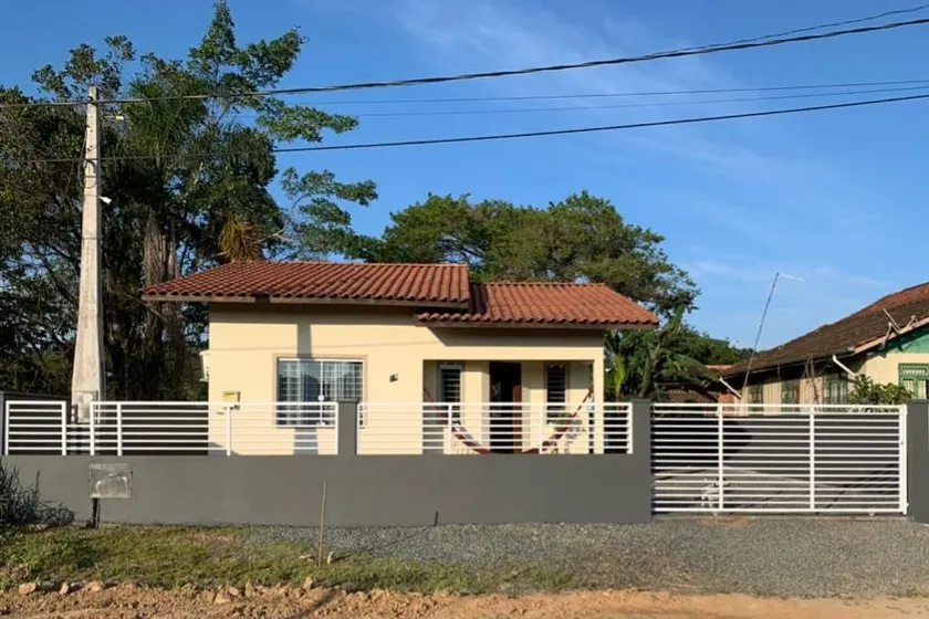 =D Beautiful yellow house with sea breeze and Wi-Fi - Image 1