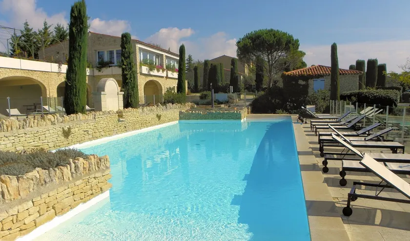 Charming Bastidon with Terrace, Garden, and Pool in Gordes, Luberon - Image 1