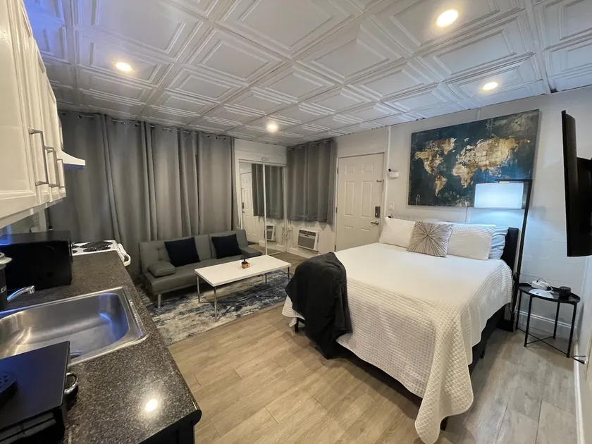 Hideaway studio 1… Modern Freetown Retreat - Image 1