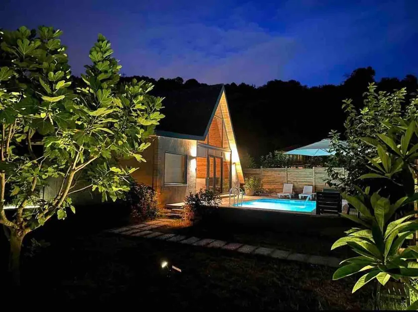 102 - Swimming Pool and Jacuzzi - Image 1