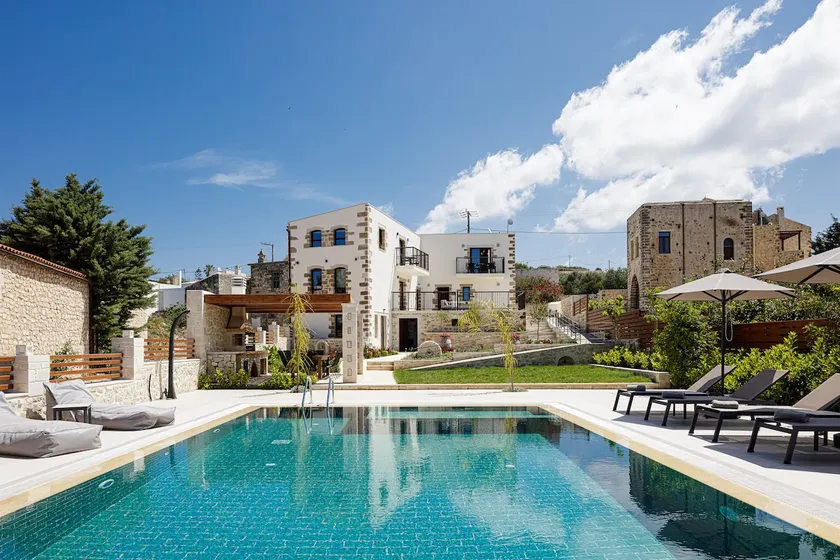 New luxurious villa with stunning pool,views &bbq! - Image 1