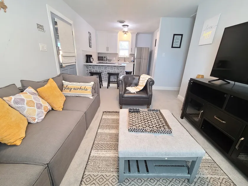 Super clean 1- bed guest house with free parking - Image 1