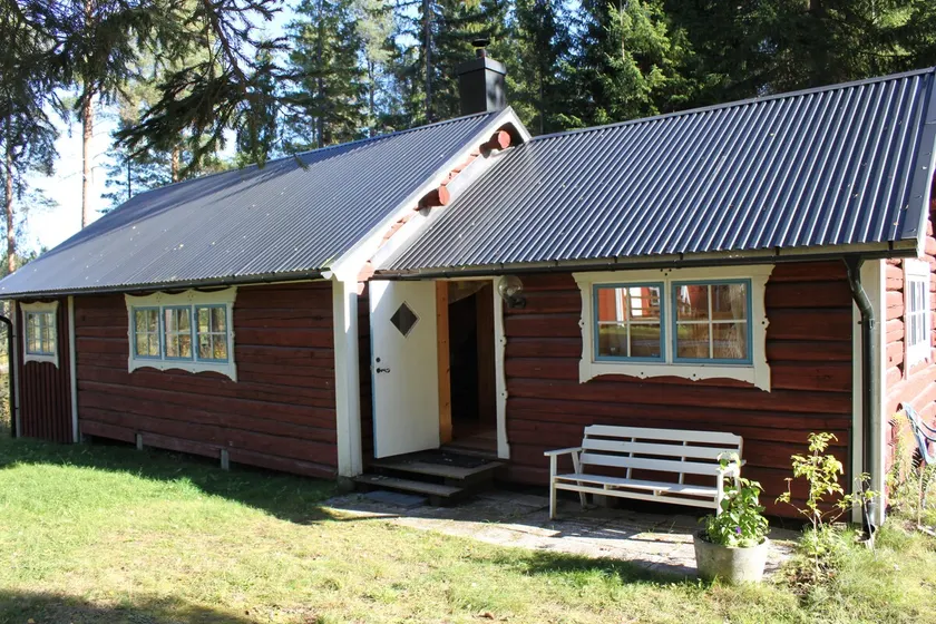 Wooden house with 3 rooms, kitchenette, balcony - Image 1