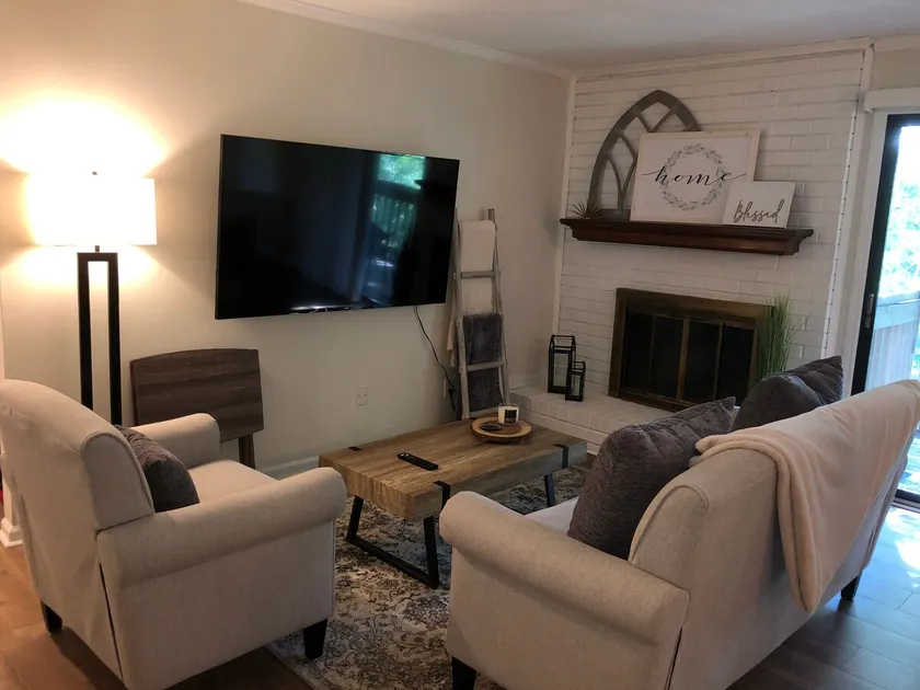 Private 2BR condo w/ comfy King & Queen beds - Image 1