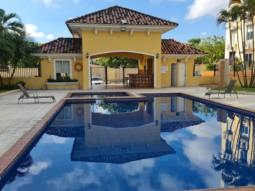 Panama, Altaplaza 2BR apartment, Pool and Mall - Image 1