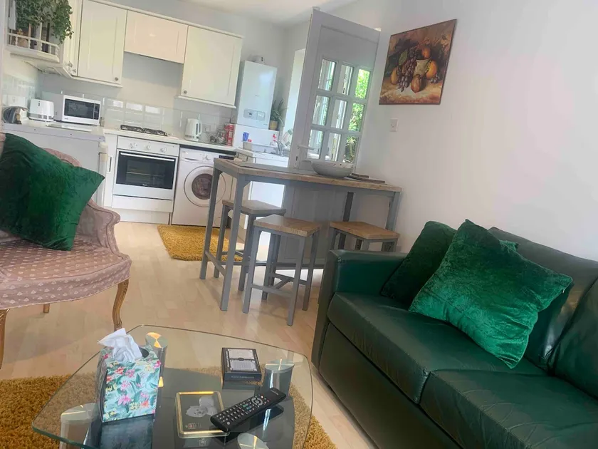 Lovely 1 Bedroom Annex + Sofa Bed + Walking Shower - Image 1