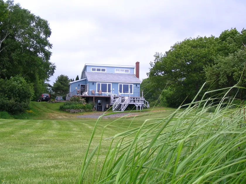 Mahoneys Beach House - Image 1