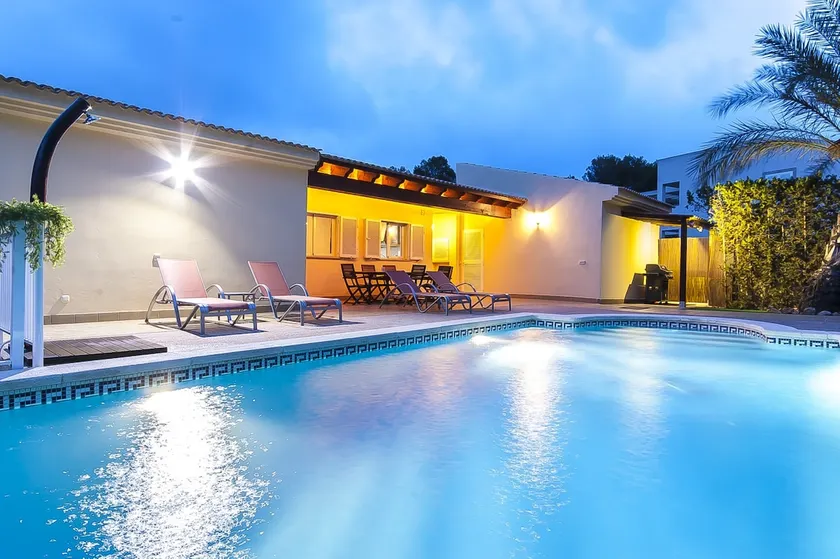 Voll ausgestattete gemütliche Villa mit Garten, Terrasse und Grill | Nah am Strand - Image 1